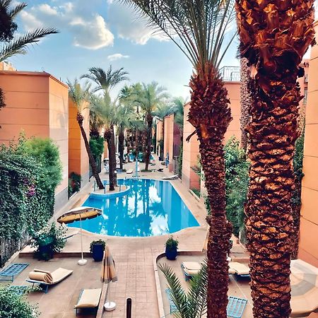 Tres Beau Riad A Marrakech Avec Piscines Marrakesch Exterior foto