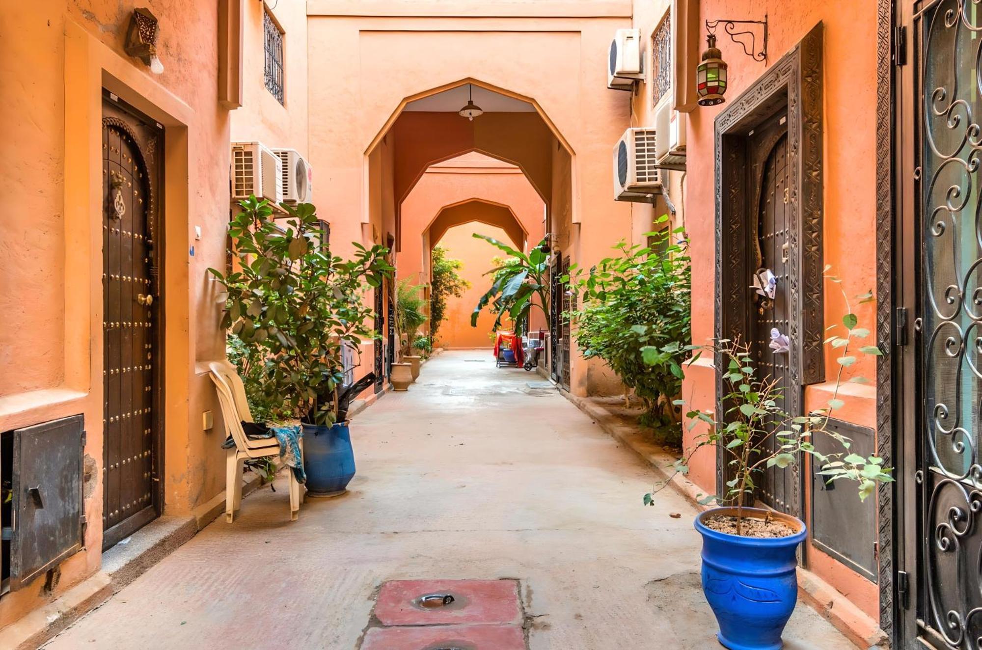 Tres Beau Riad A Marrakech Avec Piscines Marrakesch Exterior foto