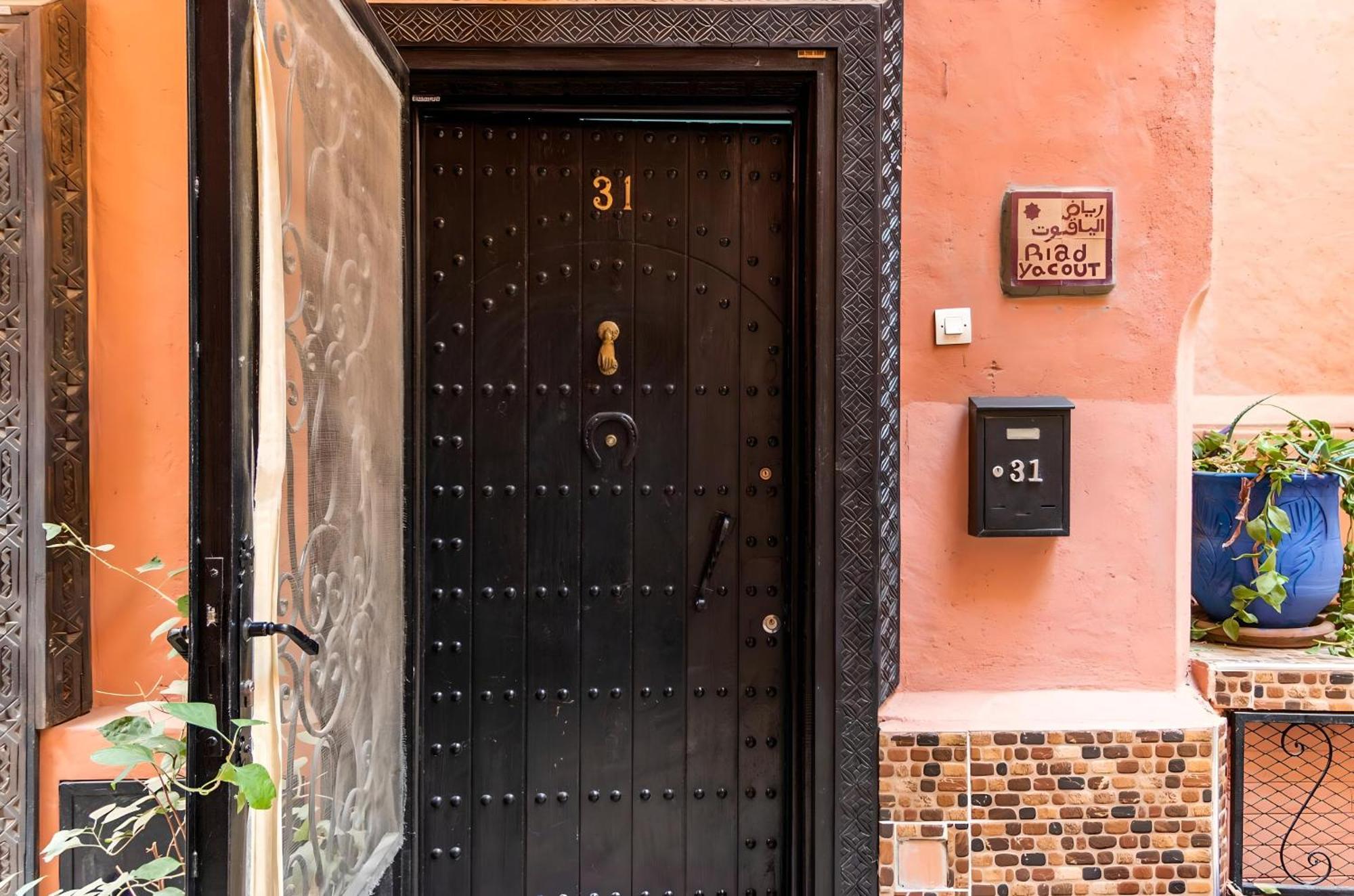 Tres Beau Riad A Marrakech Avec Piscines Marrakesch Exterior foto
