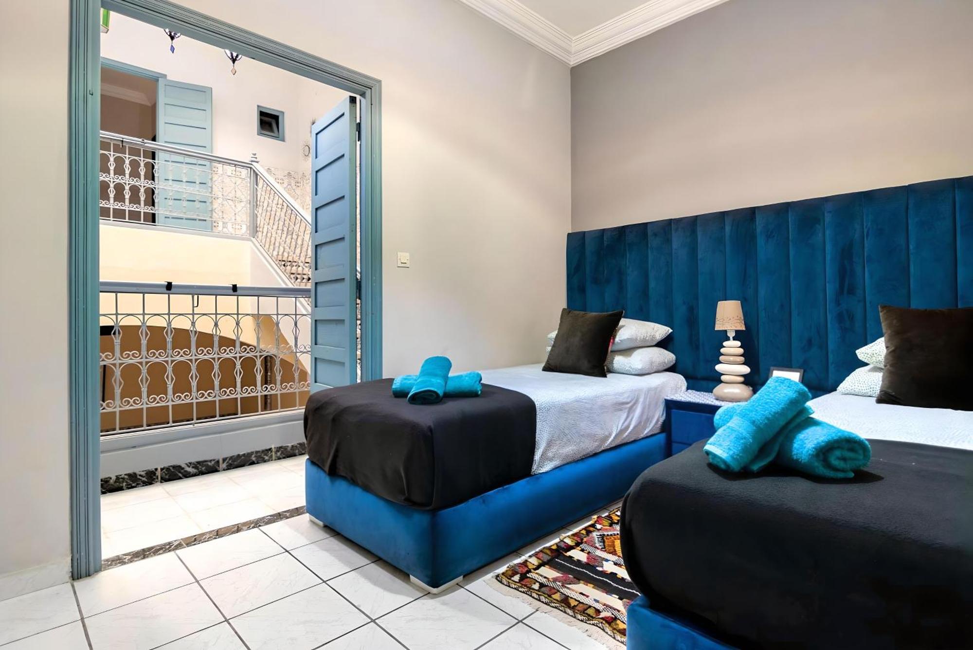 Tres Beau Riad A Marrakech Avec Piscines Marrakesch Exterior foto