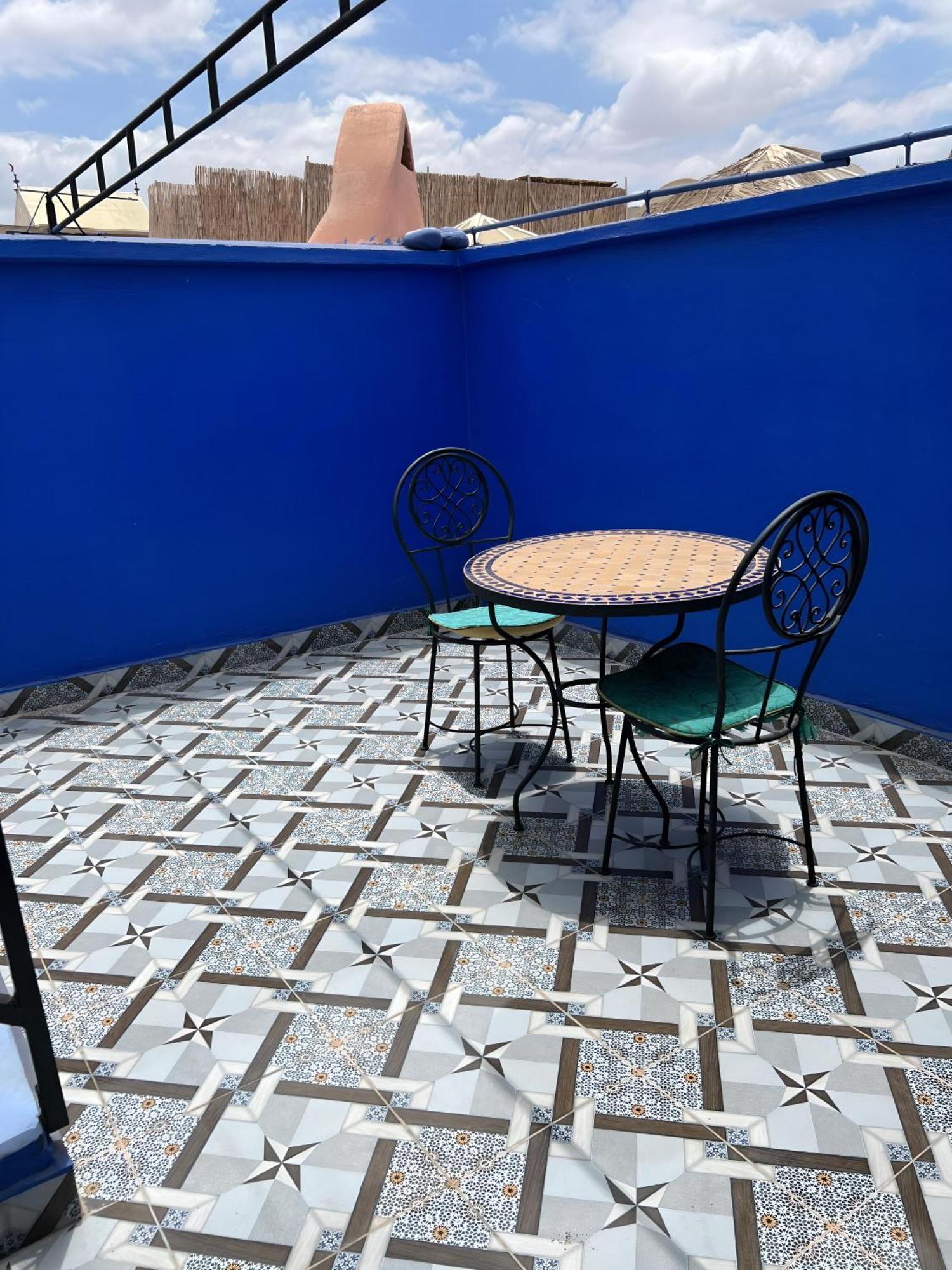 Tres Beau Riad A Marrakech Avec Piscines Marrakesch Exterior foto