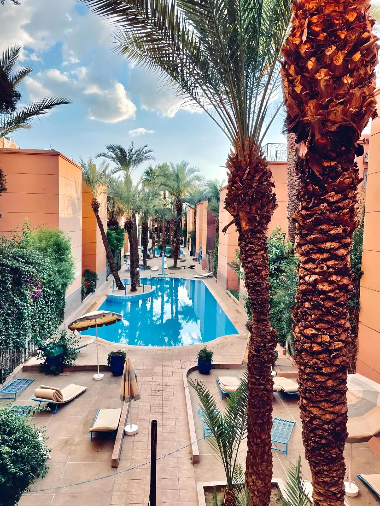 Tres Beau Riad A Marrakech Avec Piscines Marrakesch Exterior foto